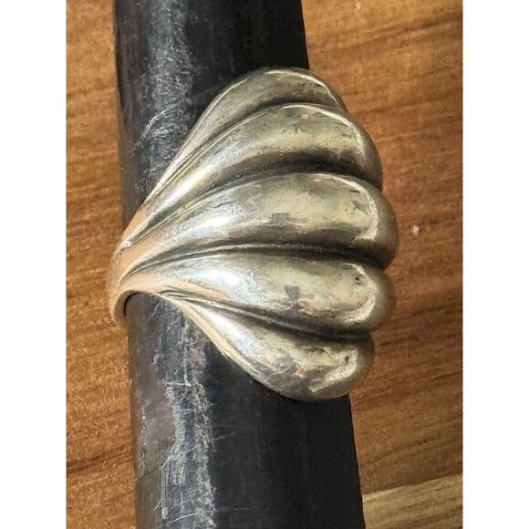 James Avery Vintage Retired Silver Scalloped Dome Ring Size 7.5 - Picture 7 of 8